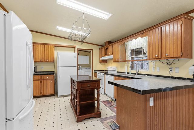 20671 K HWY, Blackwater, MO 65322