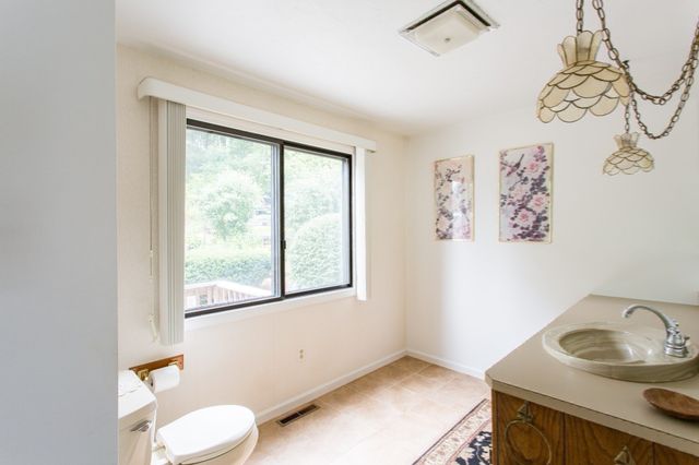 21-22 Beach Drive, West Brookfield, MA 01585