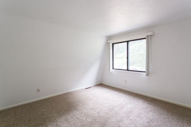 21-22 Beach Drive, West Brookfield, MA 01585
