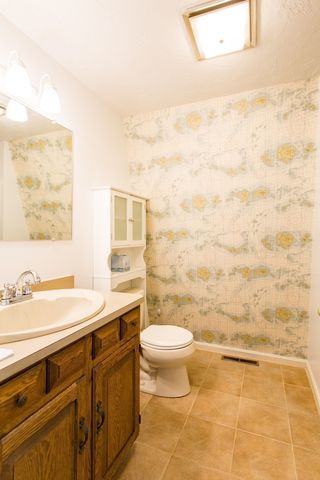 21-22 Beach Drive, West Brookfield, MA 01585