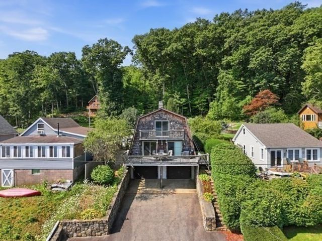 21-22 Beach Drive, West Brookfield, MA 01585