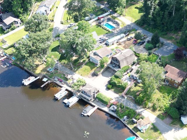 21-22 Beach Drive, West Brookfield, MA 01585