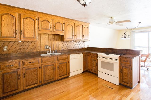 21-22 Beach Drive, West Brookfield, MA 01585