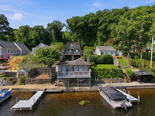 21-22 Beach Drive, West Brookfield, MA 01585