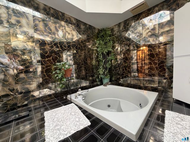 40 Hickory Hill Drive, Waterbury, CT 06708