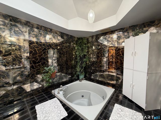 40 Hickory Hill Drive, Waterbury, CT 06708