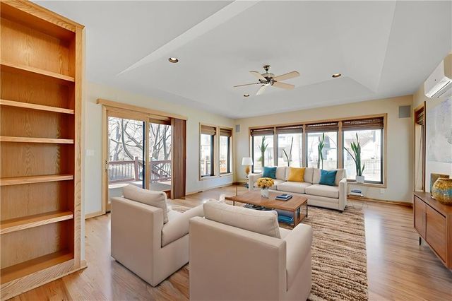 11800 W 99th Place, Overland Park, KS 66214