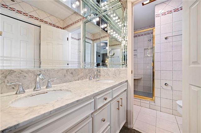 11800 W 99th Place, Overland Park, KS 66214