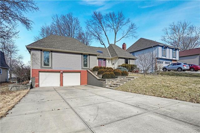 11800 W 99th Place, Overland Park, KS 66214