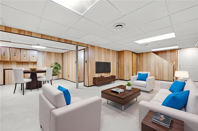 11800 W 99th Place, Overland Park, KS 66214