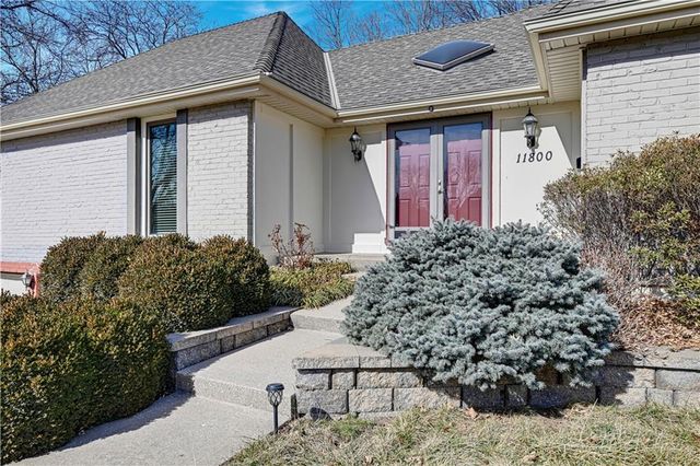 11800 W 99th Place, Overland Park, KS 66214