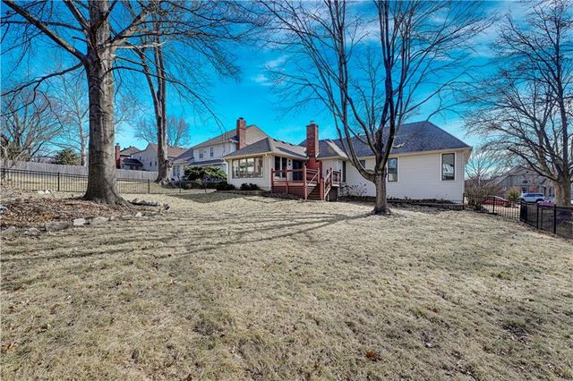 11800 W 99th Place, Overland Park, KS 66214