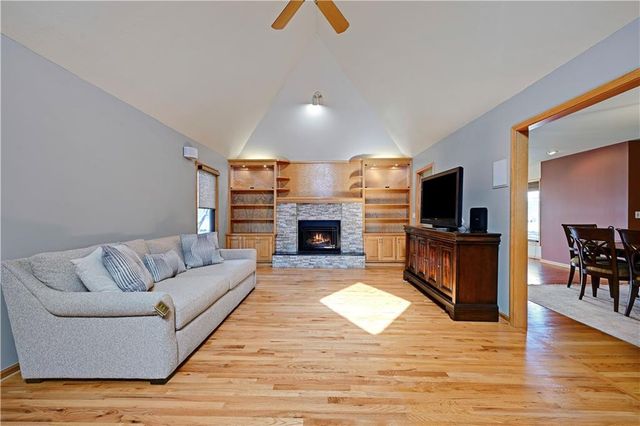 11800 W 99th Place, Overland Park, KS 66214