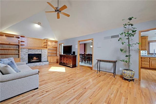 11800 W 99th Place, Overland Park, KS 66214