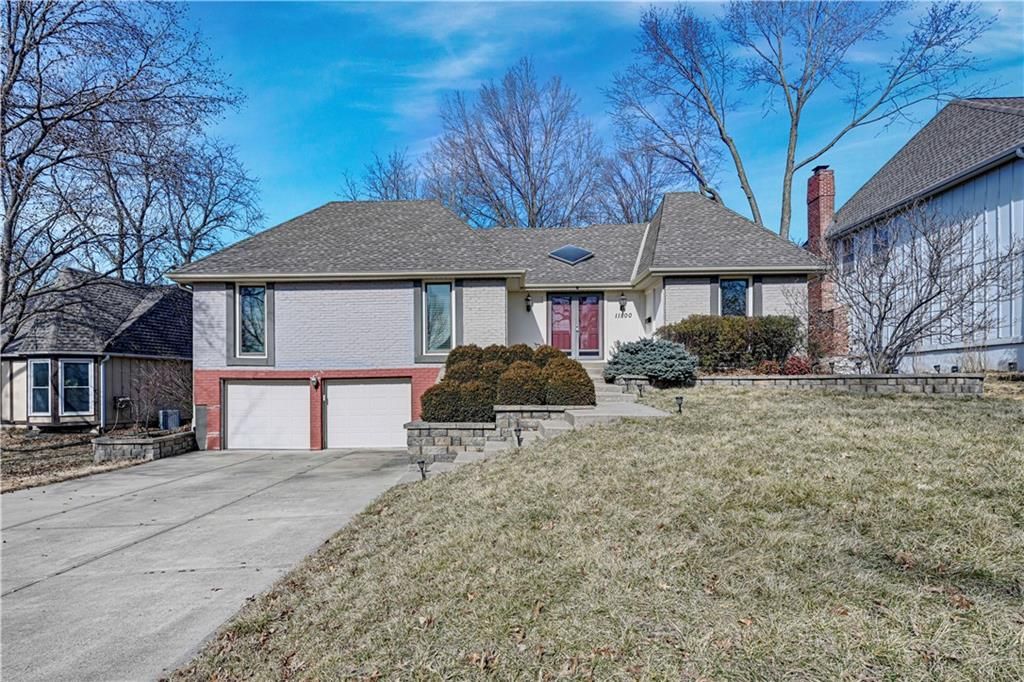 11800 W 99th Place, Overland Park, KS 66214