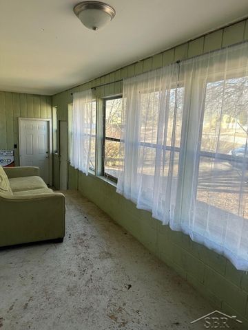 609 Olive Road, St Louis, MI 48880