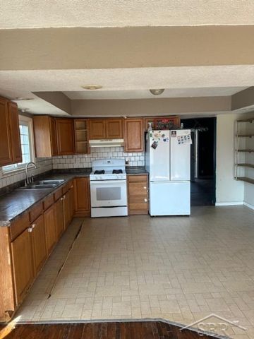 609 Olive Road, St Louis, MI 48880