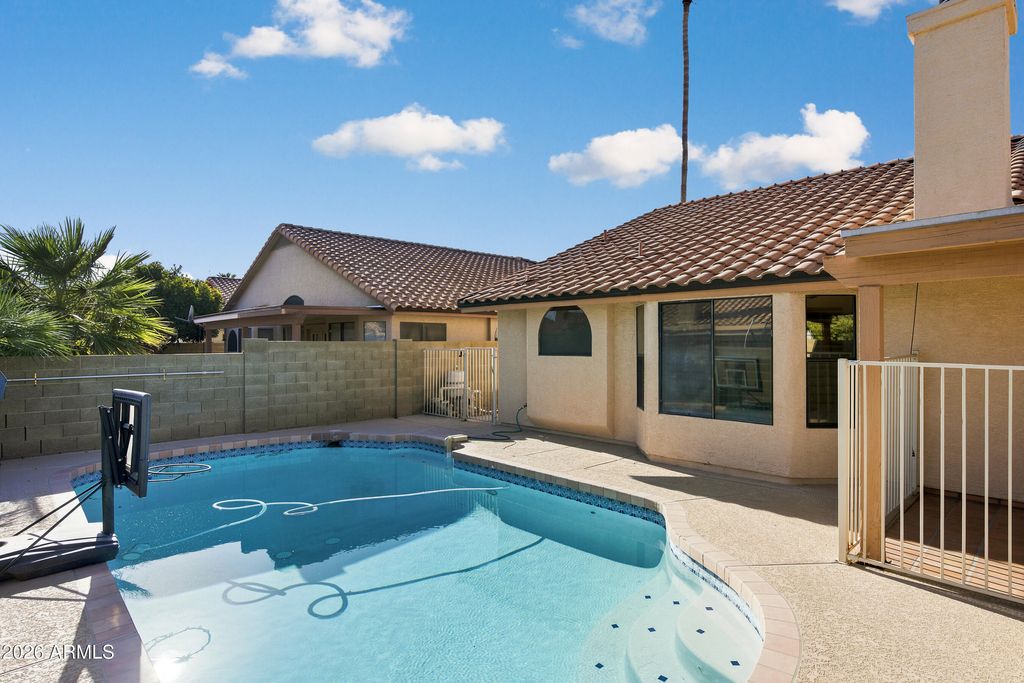 7239 W Morrow Drive, Glendale, AZ 85308