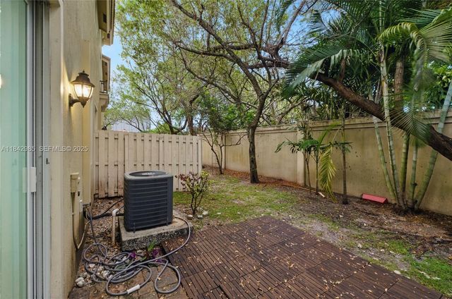 2851 W Prospect Road 307, Tamarac, FL 33309