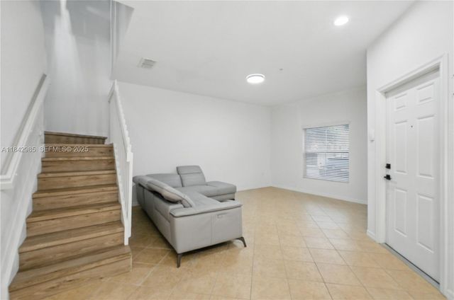 2851 W Prospect Road 307, Tamarac, FL 33309