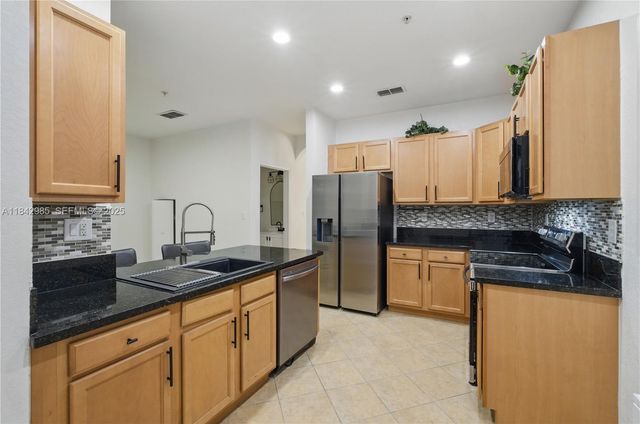 2851 W Prospect Road 307, Tamarac, FL 33309