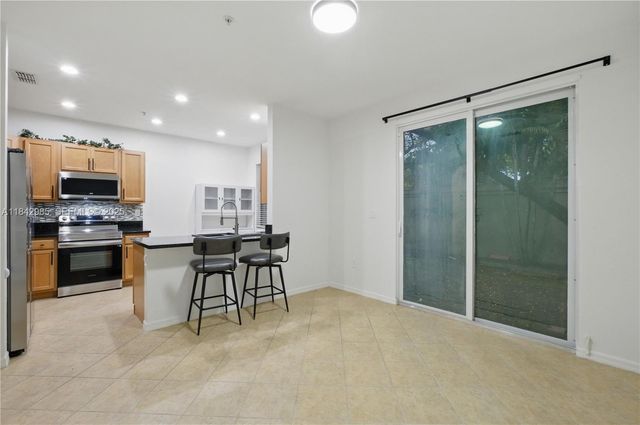 2851 W Prospect Road 307, Tamarac, FL 33309