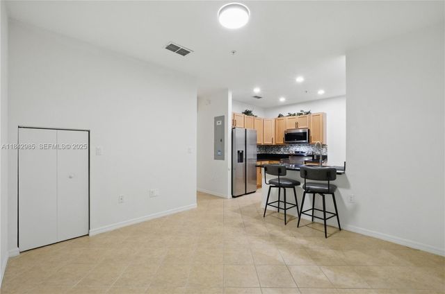 2851 W Prospect Road 307, Tamarac, FL 33309