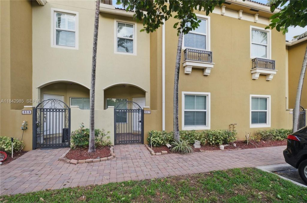 2851 W Prospect Road 307, Tamarac, FL 33309