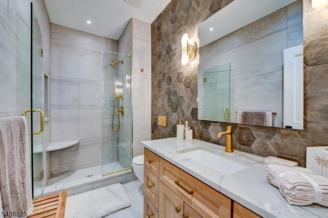 125 Conover Ter, Lebanon Boro, NJ 08833