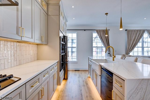 125 Conover Ter, Lebanon Boro, NJ 08833