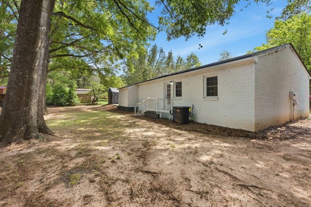 15 Coulter Drive, Wedgefield, SC 29168