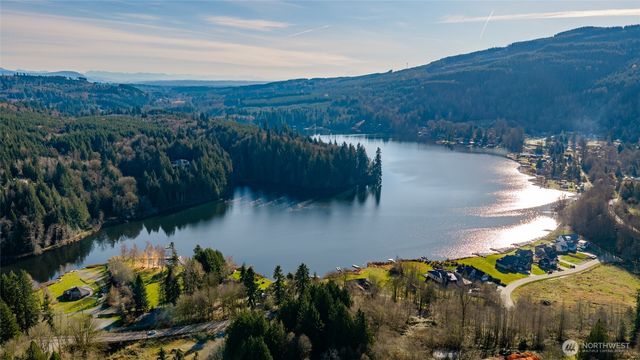 22068 McMurray Shore Drive, Mount Vernon, WA 98274