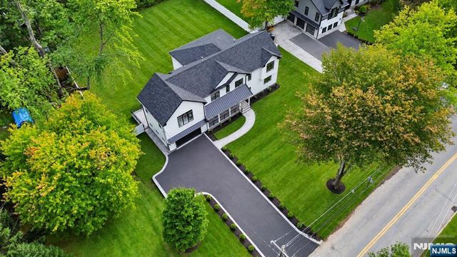 8 Sparrowbush Road, Mahwah, NJ 07430