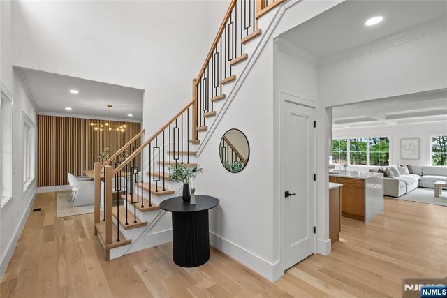 8 Sparrowbush Road, Mahwah, NJ 07430