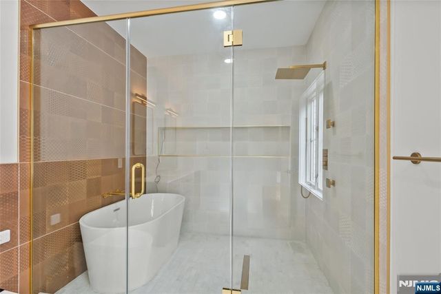 8 Sparrowbush Road, Mahwah, NJ 07430