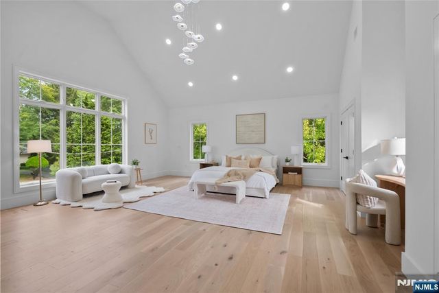 8 Sparrowbush Road, Mahwah, NJ 07430
