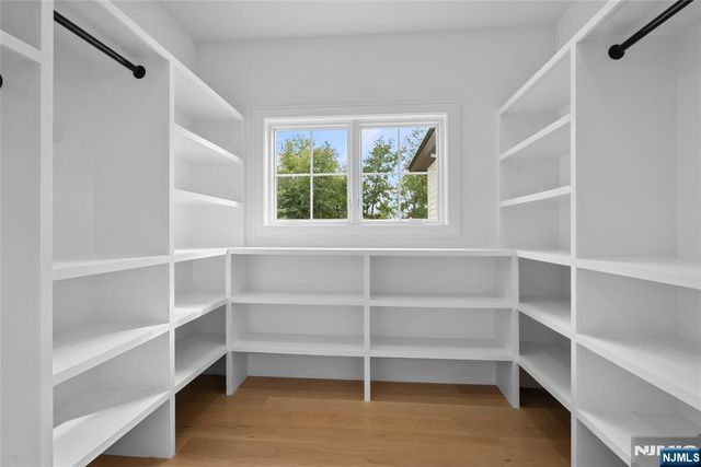 8 Sparrowbush Road, Mahwah, NJ 07430