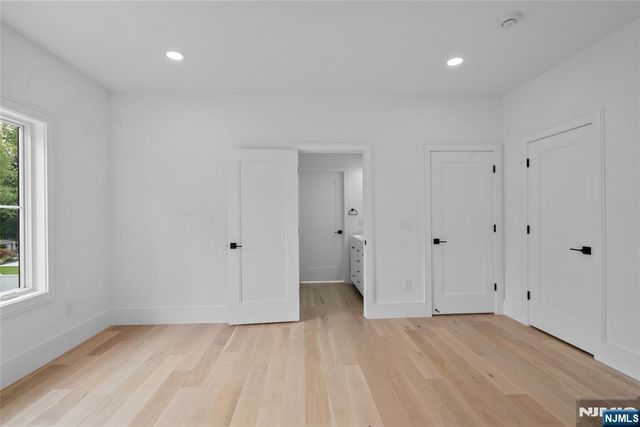 8 Sparrowbush Road, Mahwah, NJ 07430