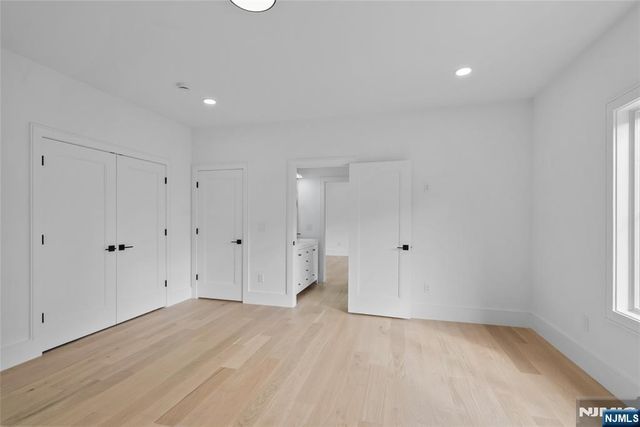 8 Sparrowbush Road, Mahwah, NJ 07430