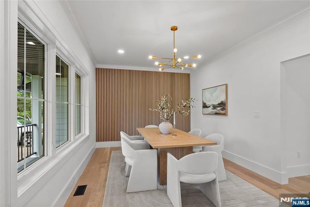 8 Sparrowbush Road, Mahwah, NJ 07430