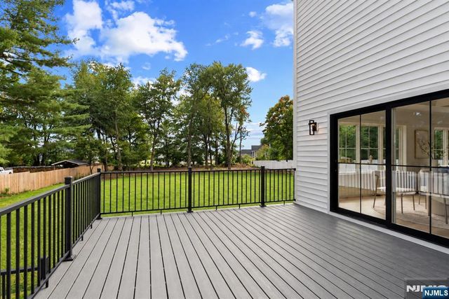 8 Sparrowbush Road, Mahwah, NJ 07430