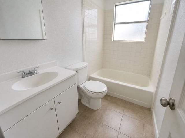 208 N Las Vegas Trail, White Settlement, TX 76108