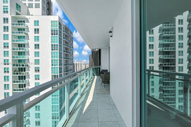 950 Brickell Bay Dr 3605, Miami, FL 33131