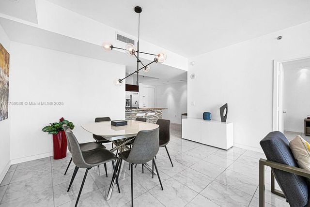 950 Brickell Bay Dr 3605, Miami, FL 33131