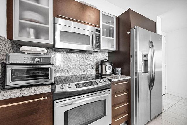 950 Brickell Bay Dr 3605, Miami, FL 33131