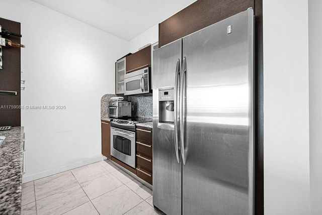 950 Brickell Bay Dr 3605, Miami, FL 33131