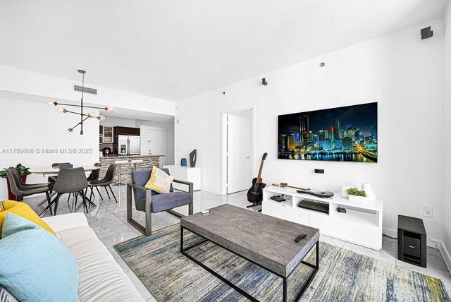 950 Brickell Bay Dr 3605, Miami, FL 33131