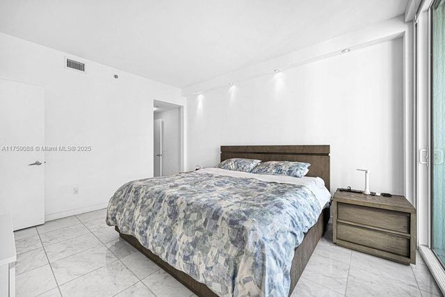 950 Brickell Bay Dr 3605, Miami, FL 33131