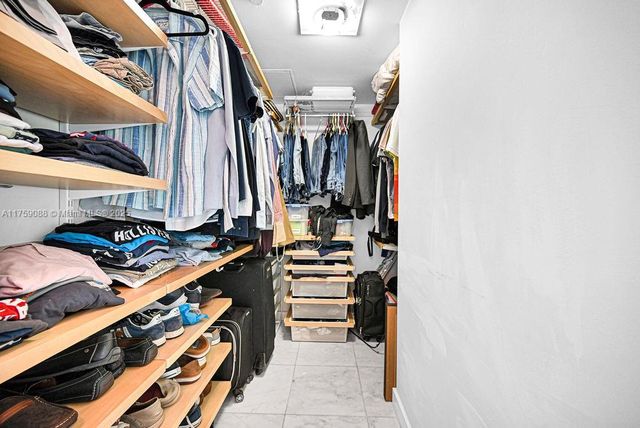 950 Brickell Bay Dr 3605, Miami, FL 33131