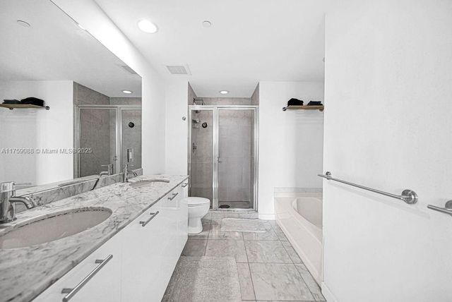 950 Brickell Bay Dr 3605, Miami, FL 33131